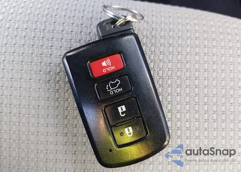 2017 Toyota Rav4 Xle из США, поврежденный, VIN JTMRFREV2HJ716161